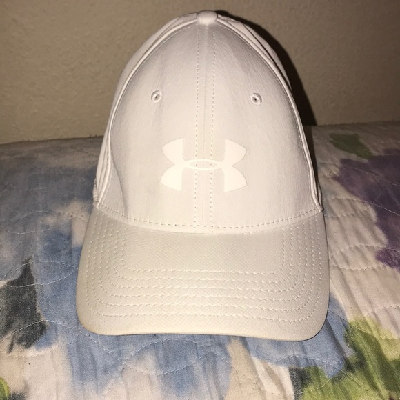Under Armour Accessories - Under armour white hat. Size md/lg
